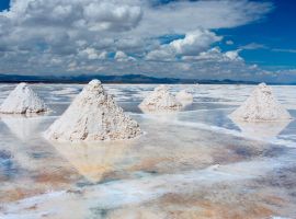 Khám phá vẻ đẹp siêu thực của cánh đồng muối lớn nhất thế giới cùng pacific airlines